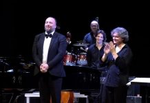 Pianoforte e voce, applausi per l’esibizione di Raphael Gualazzi