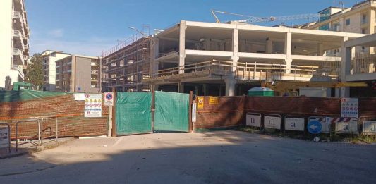 Scuole ‘Torre-Sala’ e ‘Bosco Lucarelli’ ed area ex Malies-Orsoline, troppi ritardi: l’opposizione incalza