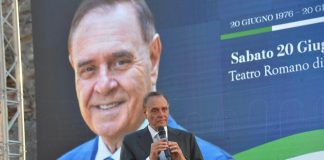 Al Teatro Romano la festa per i 50 anni in politica di Mastella: “Io, sindacalista del territorio”