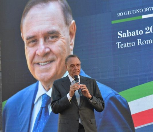 Al Teatro Romano la festa per i 50 anni in politica di Mastella: “Io, sindacalista del territorio”