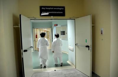 Aiom: “90% oncologi usa accesso precoce a terapie, rimane nodo burocrazia”
