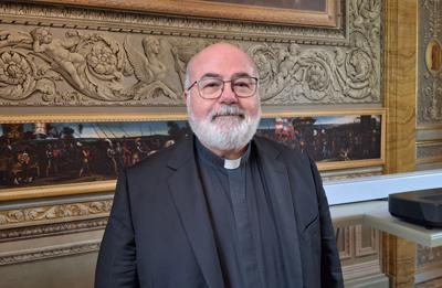 Salute, Angelelli (Cei): “Social e Ai comportano rischio danni mentali per i giovani”