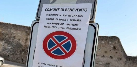 Nuove limitazioni in piazza Pacca e corso Dante, cittadini e residente infuriati: “Ora basta”