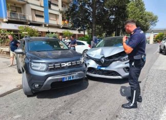 Scontro tra due auto: tanta paura, ma nessun ferito