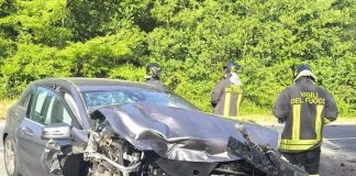 Scontro tra auto sulla Statale 87: 4 feriti, bambina in codice rosso