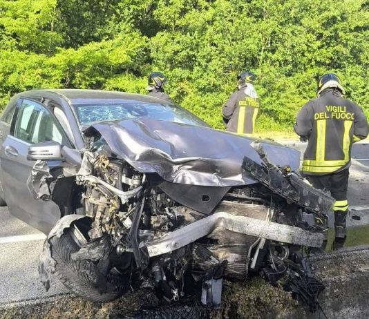 Scontro tra auto sulla Statale 87: 4 feriti, bambina in codice rosso