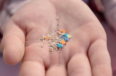 Salute, studio italiano: “Infarti più gravi con microplastiche, fumo e inquinamento”