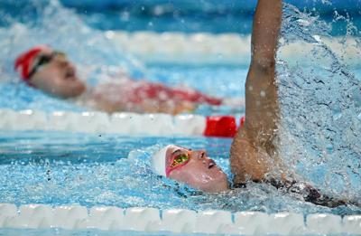 Salute: negli sport acquatici è alto rischio ‘orecchio del surfista’, come proteggere l’udito