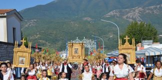 Foglianise, 370 anni dopo: il futuro passa ancora da uno stelo di grano. La premier Meloni: “Tradizione spettacolare”