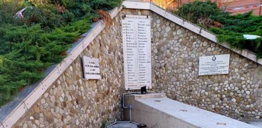 Sdegno a San Nazzaro, divelto il cannone del Monumento ai Caduti