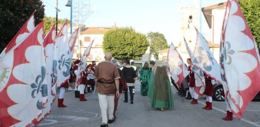 Cavalieri, vessilli e costumi: Buonalbergo celebra Alberada