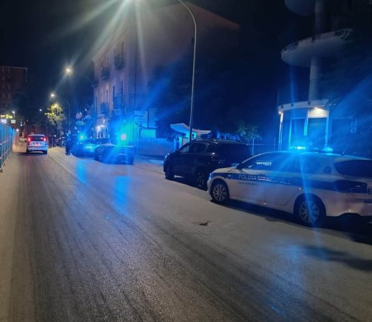 Scontro a calci e pugni in città, sette persone denunciate. Episodio di violenza anche al Ferragosto Sannazareno