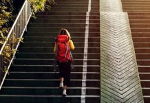 Giù rischio infarti e ictus, ecco perché fare le scale allunga la vita: lo studio