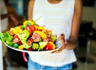 Come dimagrire senza contare le calorie e patire la fame? La lezione delle diete ‘veg’