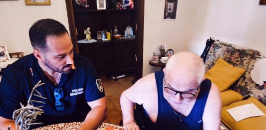 Si sente solo, 86enne chiama Municipale per parlare: “Vorrei un po’ di compagnia”