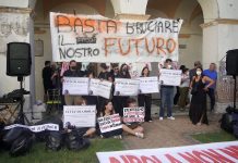 Rogo Airola, il grido della piazza: “Ora vogliamo la verità”