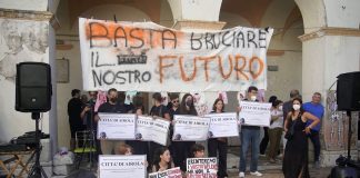 Rogo Airola, il grido della piazza: “Ora vogliamo la verità”