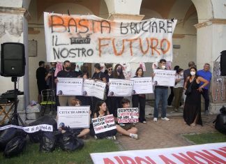 Rogo Airola, il grido della piazza: “Ora vogliamo la verità”