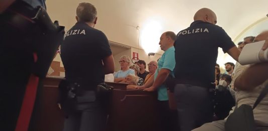 Airola, consiglio comunale aperto nel caos: tensione, contestazione e richiesta di dimissioni
