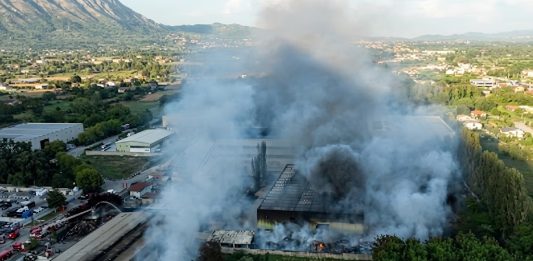 Airola, i rifiuti continuano a bruciare: cresce la preoccupazione in tutto il Sannio