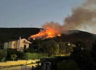Vasto incendio a Sant’Agata de’ Goti, intervengono gli elicotteri