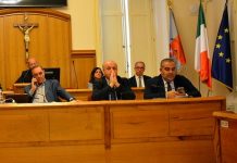 Respinte le dimissioni di Parente, la maggioranza compatta: “L’inchiesta non tocca la politica, si va avanti”