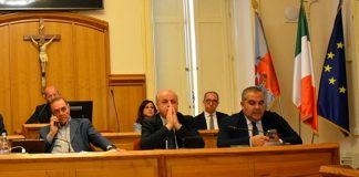 Respinte le dimissioni di Parente, la maggioranza compatta: “L’inchiesta non tocca la politica, si va avanti”