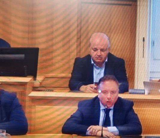 Miasmi, alta tensione in Consiglio. Picucci: “Siamo stati vigili”. Le opposizioni: “Vogliamo risposte”