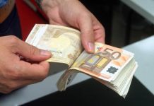 Manovra, viceministro Leo: “Cercheremo risorse per portare aliquota a 33% per redditi tra 50 e 60mila euro”
