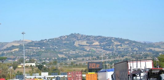 La protesta degli autotrasportatori arriva nel Sannio, blocchi sull’Appia e a Castel del Lago: “Così non possiamo andare avanti”