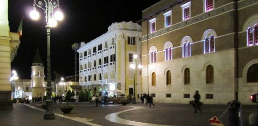 Bimbo investito da una bici mentre passeggia con i genitori lungo il corso Garibaldi