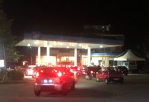 Ai distributori di carburante continuano a registrarsi code