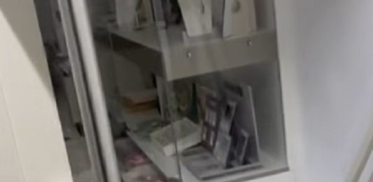 Furto in una gioielleria, ingenti i danni. I titolari: “Barcolliamo, ma non molliamo”