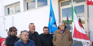 Tre licenziamenti alla Gepos, presidio dei lavoratori: “Si apra il confronto”