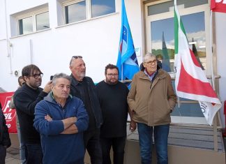Tre licenziamenti alla Gepos, presidio dei lavoratori: “Si apra il confronto”