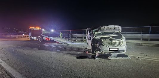Scontro tra un nove posti e un mezzo agricolo: tanta paura e un ferito