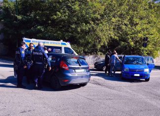 Scontro tra auto al rione Ferrovia, ferite due donne