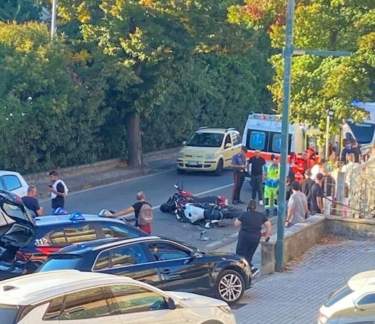 San Giorgio del Sannio – Ennesimo incidente in via dei Sanniti: scontro tra due moto, centauri feriti