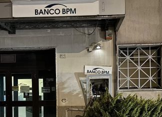 Doppio assalto con esplosivo: nel mirino bancomat e postamat a Morcone