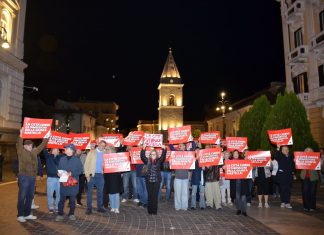 “La città vuole le dimissioni di Mastella”: il corteo delle opposizioni fino alla Prefettura