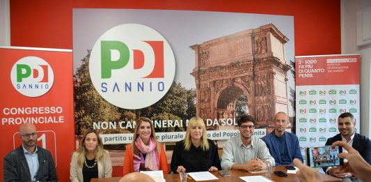 Mancate dimissioni di Parente, dieci consiglieri sull’Aventino: commissioni disertate