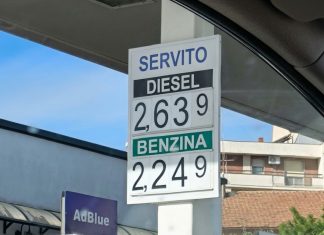 Torna la disponibilità di carburanti, ma i prezzi sono alle stelle: il diesel tocca i 2,63 euro a litro
