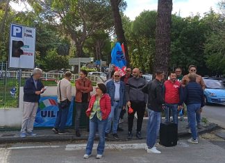 “Turni massacranti e niente parcheggi”, al ‘San Pio’ sit in di protesta dei lavoratori