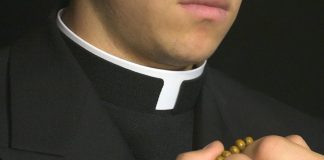 Sacerdote trasferito, il caso che agita Ceppaloni: alla base ci sarebbe una relazione sentimentale