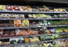Graduale ritorno alla normalità nei supermercati. E gli agricoltori sospendono i presidi