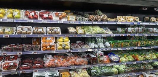 Graduale ritorno alla normalità nei supermercati. E gli agricoltori sospendono i presidi