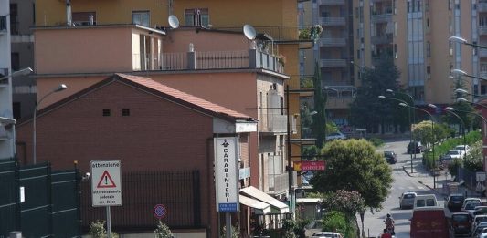 Raid in un appartamento, ladri portano via i gioielli: bottino da 100mila euro